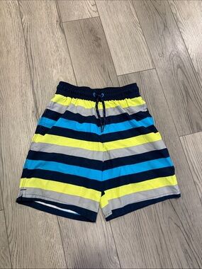 Boys size 6/7 Swim Trunks in good used condition